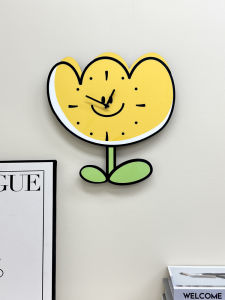 Healing Smile Face Tulip Wall Clock Quiet Modern Simple Style Wooden Material Battery Powered Living Room Dining Room Decor