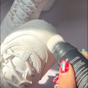 SNEAKER WHITE ปากกาแก้รองเท้าเหลือง น้ำยาทำความสะอาดรองเท้า น้ำยาป้ายขาว