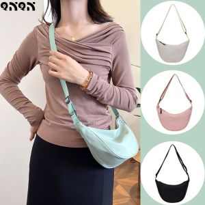 QNQN กระเป๋าสะพายหลังมัลติฟังก์ชั่สำหรับผู้หญิงกระเป๋าสะพายแฟชั่นสีทึบซิปเกี๊ยวกระเป๋าความจุขนาดใหญ่แบบพกพาช้อปปิ้งกระเป๋าสะพายไหล่กระเป๋าสะพายไนล่อนกระเป๋าใส่โทรศัพท์มือถือน้ำหนักเบา