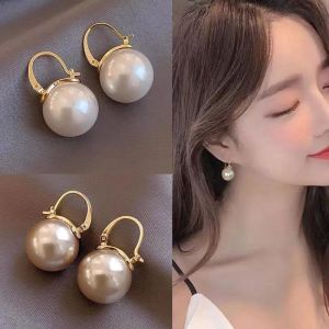Luxury Pearl Earrings 2024 New Trendy Korean-style Light Luxury Ear Clip Design for WomenUnique Minority Design Sensation Popular Ear Jewelry