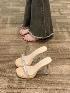 รองเท้าแตะส้นหนาคริสตัลใสสำหรับผู้หญิงในช่วงฤดูร้อนปี 2025 รองเท้าแตะส้นสูงแบบสวมสบายสำหรับกลางแจ้ง รองเท้าแตะส้นสูงประดับคริสตัลสำหรับผู้หญิง