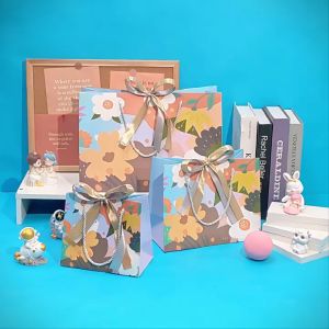 Paper Bag Tebal Premium Import Dengan Pita Motif Burung dan Bunga Tas Hadiah Tas Tangan Paperbag Kado Aesthetic Paper Bag Tote Bag / Gift Box Tote Bag / High-end Gift Paper Bag