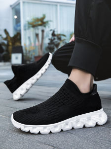 รองเท้าวิ่งแบบสวมสำหรับผู้ชาย รองเท้าลำลองแบบสวมสบาย น้ำหนักเบา ระบายอากาศได้ดี ทรงสปอร์ต วัสดุตาข่าย รองเท้าบู๊ตส้นแบน