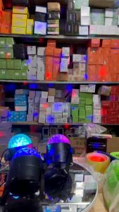 Đèn led xoay 7 màu vũ trường nháy chớp theo nhạc bay phòng sân khấu cảm ứng nhạc đèn treo da năng