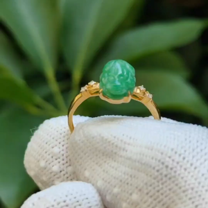 Burmese Green Natural Type A Jadeite Jade crafted as Pixiu set on 18k gold as Ring certificate weighs 1.79 grams measurement 9.6 * 7.1 * 4.6 mm (18kring31)