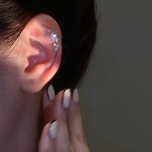 Moon Splashes Star River Ear Bone Clip Fashionable No Piercing Womens High-End Sensation Niche Design Ear Jewelry New 2025