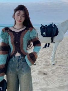 ฤดูใบไม้ร่วง 2024 ลายบล็อกสีถัก คาร์ดิเกน ผู้หญิง สไตล์สั้น เสื้อสเวตเตอร์ เสื้อแจ็คเก็ต ลำลอง หลวม Fit V คอแขนยาว เสื้อท่อนบน