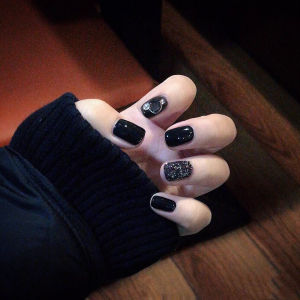 Low-profile Black Nail Tips with Sparkling Crystals Short Natural Looking False Nails Easy to Wear And Remove Beauty Tools