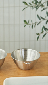 Multifunctional Stainless Steel Mixing Bowl with Scale and Handle