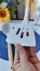 Jdt 3PCS White Silicone Kitchenware Cooking Utensils Set Wooden Handle Non-Stick Spatula