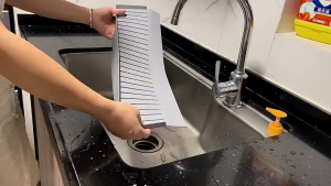 Kitchen Sink Edge ProtectorSilicone Sink Edge Cover with Suction Cups，Silicone Sink Splash Guard for Bathtub Kitchen