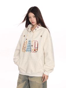 เสื้อฮู้ดคอกลมแขนยาวปักลายตัวอักษรสไตล์อเมริกันสำหรับผู้หญิง ฤดูใบไม้ผลิและฤดูใบไม้ร่วง เสื้อคลุมกันหนาวแบบหลวมๆ สไตล์สตรีท แจ็คเก็ตผู้หญิง