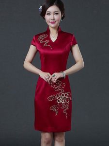 ชุดเดรสยาวปานกลางปักลายสไตล์จีนโบราณแขนสั้นคอต่ำ ชุดราตรียาวไซส์ใหญ่สำหรับผู้หญิง ชุดเดรสทรงเอเอวกลาง