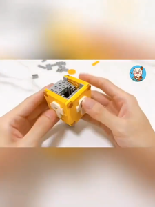 [Ready Stock] Question Mark Block Mini Building Brick Key Holder Storage Box Desk Organizer Keychain Display Gamer Collectible Gift