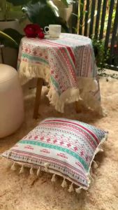 Khăn trải bàn họa tiết thổ cẩm phối ren tua rua sang trọng vải bố thô canvas decor Nhà Xinh Decor trang trí bàn ăn xanh đỏ