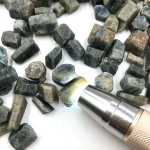 50g Pack Green Corundum Raw Natural Stone Crystals Minerals Healing Gemstones Reiki Crystal Home Decoration Decor Fengshui Gift
