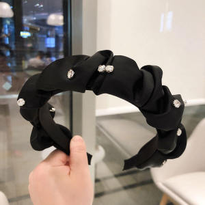 Fashionable Pleated Hairband & Simple Stylish Wide Edge Hair Clip: A Guide for Girls