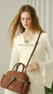 MOSSDOOM Peppy Bag ความจุขนาดใหญ่ สามารถถือด้วยมือหรือสะพายข้างได้ มีช่องกระเป๋าหลายช่อง สายสะพายหนัง มีให้เลือก 3 สี