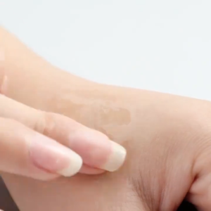 Salicylic Acid Pore Refining Essence: Intensely Moisturizes Deeply Nourishes Reduces Wrinkles Whitens Skin Removes Blackheads And Whiteheads Shrinks Pores Brightens Dullness Fades Dark Spots. Essence 30ml