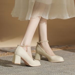 Xizi Pearl Chain Chunky Heel Mary Janes ผู้หญิง รองเท้าหัวกลมเดี่ยว สายคล้อง ทันสมัย In สีเบจ To Match Skirts