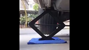 1.5T 2.5T Car Jack Scissor Jack Manual Lift Jack Car Repair Tool Car Scissor Jack Car Hand Tool Jack Wrench Set Heavy Duty Scissor Jack Car Lift Jack Tool Labor-Saving Repair & Tire Replacement Tool