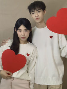 Áo Len Cặp Đôi Màu Trắng Trái Tim Đỏ Mùa Thu Đông Mới Về Váy Dự Tiệc Cưới Áo Len Cổ Tròn Dày Dặn Ấm Áp