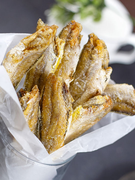 Crispy%20Spicy%20Yellow%20Croaker%20Fillet%20Snack%20-%20Image%202