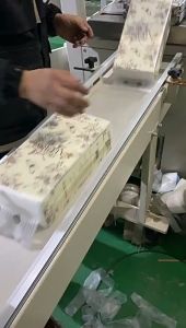 Soft facial tissue paper wall hanging tisu toilet tissue kitchen tissue tisu dapur 纸巾natural comfort tissue