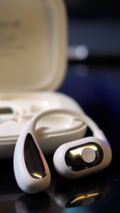 Maimi หูฟังบลูทูธ (รุ่น D22) หูฟังไร้สายแบบสัมผัส สวมใส่สบาย เสียงดี เบสนุ่ม ไมค์ชัด มาพร้อมบลูทูธ5.3 แบตเตอรี่อึดทน กันน้ำได้ดี สินค้ารับประกัน1ปี