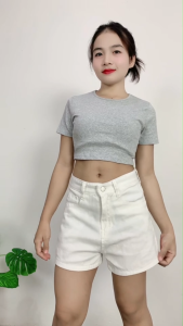 ชุดเซ็ตแฟชั่น เสื้อแขนสั้นและกางเกงขาสั้น ดีไซน์ล้ำทันสมัย