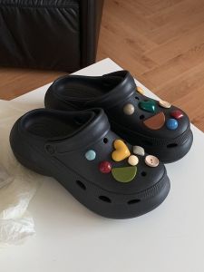 Retro Heart Button Hole Hole Shoes Summer Fashion Soft Thick Bottom Womens Outdoor Slippers Casual Style EVA Material