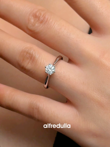 Alfredulla M 0.50ct Round Tiffset Moissanite Ring
