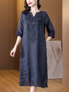 Elegant Embroidered Summer Dress for Middle-Aged Mothers Loose Fitting Fashionable Slimming Straight Cut Midi Dress