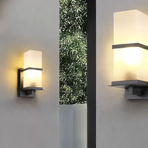 Đèn Tường Ngoại Thất Dáng Hộp Phát Sáng Sang Trọng