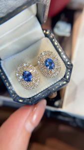 Montagne Jewelry 18K Pure Gold Earring Diamond Inset Vintage Design Fine Jewellery Natural 1 Carat Blue Sapphire Earrings