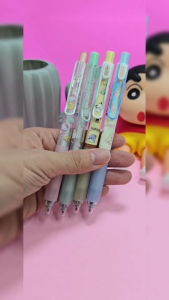 ปากกาเจล Oniso x Sanrio ลายลิขสิทธิ์แท้ รุ่น 9133 พร้อมไส้น้ำเงิน 2 อัน หมึกแห้งไว ปากกาโอนิโซะ (gel pen)