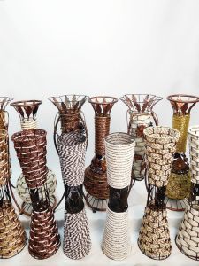 ยุโรปสไตล์แจกันขนาดใหญ่ดอกไม้ประดิษฐ์ศิลปะพลาสติกเคลือบเหล็ก Artwood ตกแต่งดอกไม้สําหรับห้องนั่งเล่นและเดสก์ท็อป