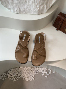 รองเท้าแตะส้นหนาสำหรับผู้หญิง ฤดูร้อน 2024 รองเท้าแตะสไตล์โรมันแบบสวมหัวเปิด ส้นแบน สายรัดหัวเข็มขัดแบบย้อนยุค รองเท้าลำลอง