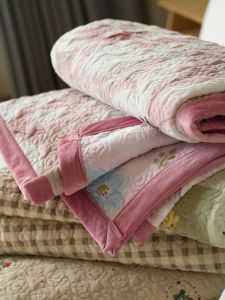 Quilted Fleece Mattress Four Seasons Cartoon Design Double Sided Use Bedding Cover Single Bed Size Polyester Fiber Home Use