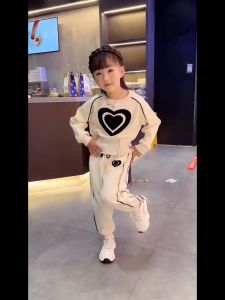 ชุดแฟชั่นเด็กผู้หญิง เสื้อแขนยาวเด็กหญิง การออกแบบรูปแบบหัวใจอินเทรนด์ ชุดกีฬาแขนยาวเด็กผู้หญิง