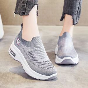New Korean Trend Slip On Black Rubber Shoes For Women On Sale Breathable Thick Sole Casual Sneakers Jogging Shoes For Ladies