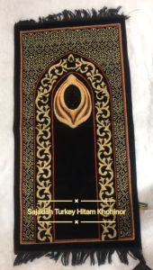 Sajadah Turkey Hitam Khohinor Bludru Halus UK 102x52cm Motif Hajar Aswad