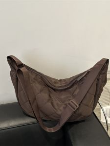 Lightweight Canvas Dumpling Shaped Crossbody Bag for Women Commuter Style Casual Leisure Handbag Tote Bag Single Shoulder