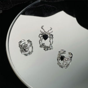 OR🧸 Cincin Laba-laba Batu Permata Hitam/ Cincin Terbuka Gelap Retro/ Cincin Uniseks/Gaya Keren/ Cincin Titanium Tahan Pudar COD