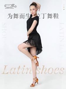 <1122> การค้าต่างประเทศรองเท้าเต้นรำละตินผู้หญิงผู้ใหญ่รองเท้าเต้นรำส้นสูงปานกลางรองเท้าออกกำลังกายเต้นรำในร่มแบบละตินรองเท้ายิมนาสติกซาติน