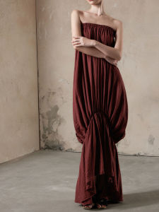 ชุดเดรสยาวคลุมเข่าแขนกุดสีแดงกระโปรงทรงหางปลา ONMOON ฤดูใบไม้ร่วง 2024 สำหรับผู้หญิง สไตล์เรียบง่าย เอวสูง คอวี กระโปรงทรงเอ