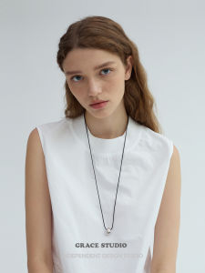 เรียบง่าย สีดำ หนัง สร้อยคอเชือกพร้อมจี้โลหะ Waterdrop เสื้อสเวตเตอร์ โซ่สําหรับผู้หญิง G/S Weekend Aesthetic รุ่นใหม่