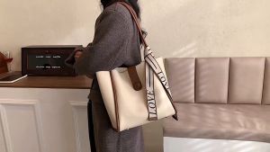 กระเป๋าหนัง กระเป๋าเเฟชั่นเกาหลี กระเป๋าสะพายข้าง กระเป๋าสะพายไหล่หญิง