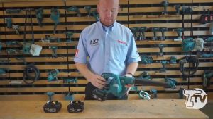 Makita เครื่องเป่าผมอุตสาหกรรม DUB185 เครื่องดูดฝุ่นแบบมอเตอร์ไร้แปรงถ่าน 18V สองก้อน พร้อมกับแบตเตอรี่ลิเธียม