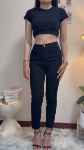 กางเกงยีนส์ทรงกระบอกเล็กตามแบบ #ผ้ายืด #เอวสูง เนื้อผ้าดีมาก งานเย็บตะเข็บเนี้ยบ จะแมทกับเสื้อ ^ ตัวไหนก็สวย สวย เก๋ เท่ห์ได้ทุกงาน